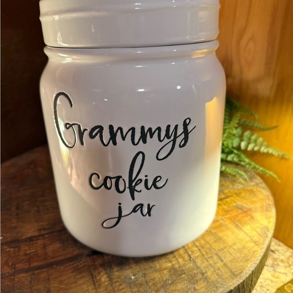 Yummy Collection Ceramic Cookie Jar White Round With Lid Dishwasher Safe